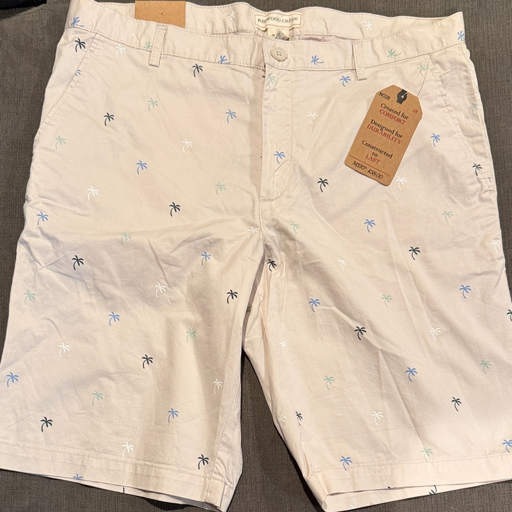 Redwood Creek 11” flat front shorts with Palm-Print